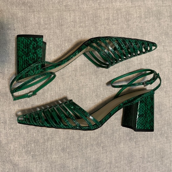 NWT Green Snakeskin Marc Fisher Carmela Heels - Picture 1 of 6